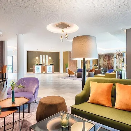 מלון Leonardo 4*